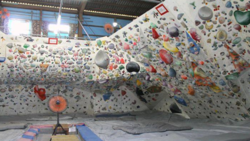 島根県のクライミング施設「クライミングジム Mウォール」